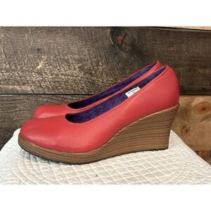 Crocs - women's A- Leigh wedges red vegan leather shoes 8 EUC
